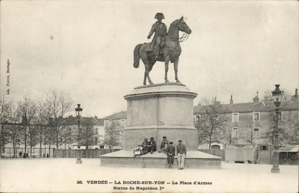La Roche-sur-Yon — Statue des Napoleon I — Place d'Armes - Vorderseite