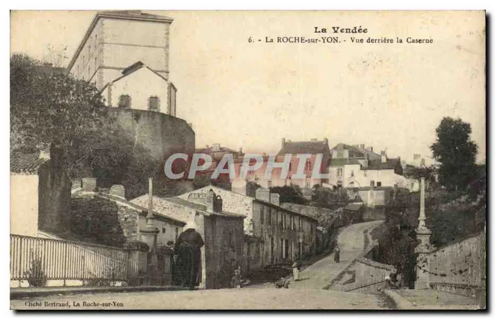 La ROCHE-sur-YON — Vista atrás da Caserna — Chiché Bertrand, La Roche-sur-Yon - Frente