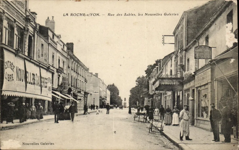 La Roche-sur-Yon — Rue des Sables, die Nouvelles Galeries — unbekannter Verleger - Vorderseite