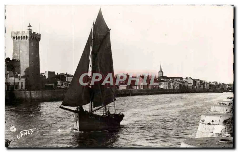 La Tour d'Arundel — Les Sables-d'Olonne — Ansicht des Hafens mit Segelboot - Vorderseite