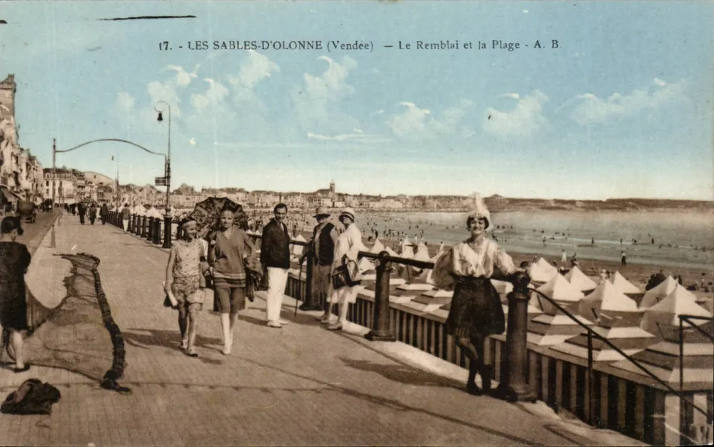 Les Sables-d'Olonne (Vendée) — O Remblai e a Praia — A. B. - Frente