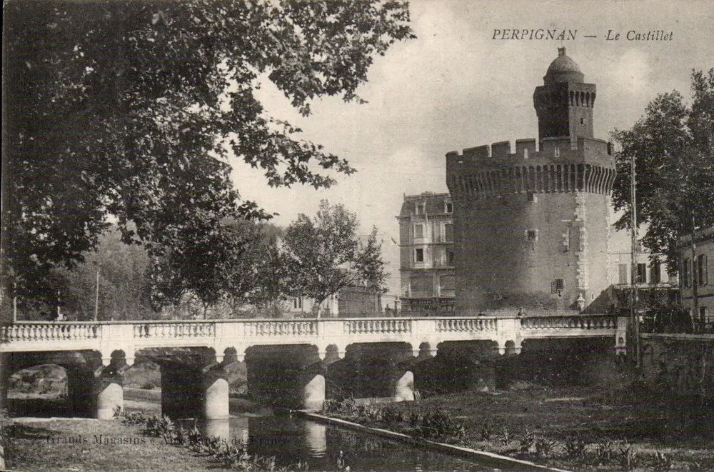 Perpignan — O Castillet — Grandes Magasins « A. L. de France » - Frente