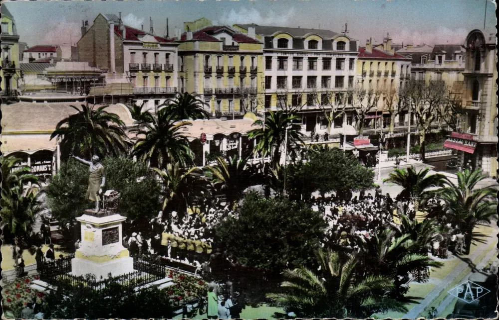 Place Arago — Perpignan — Edições Photo au Broure, n°4 - Frente