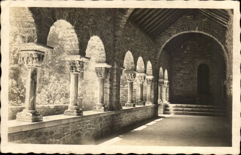 Cloître da abadia de Saint-Martin-du-Canigou — vista das colunas e arcos — GLASER, Fotografia, Perpignan - Frente