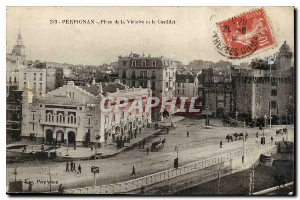 Perpignan - Place de la Victoire et le Castillet — éditeur Eau, Perpignan, n° 123 - Recto
