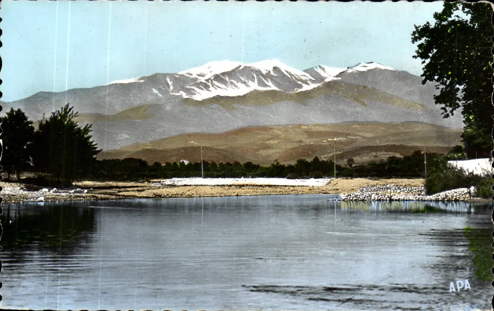 Le Tech e o Canigou — Pirineus-Orientais — editor APA - Frente