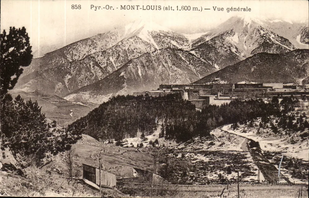 Mont-Louis (alt. 1.600 m.) — Vista geral — Editor: Berthaga Mary Bernard - Frente