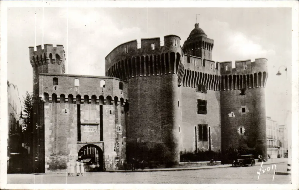 O Castillet — Século XIV — Éditions d'Art Vivon, n° 772 - Frente