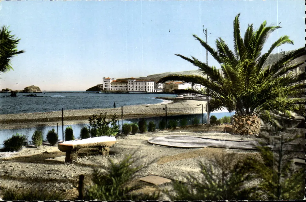 Banyuls-sur-Mer — Der Miniatur-Golfplatz und das Laboratorium Arago — L'Hoste, Paris - Vorderseite