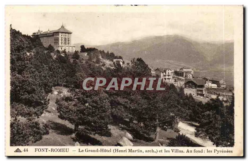 FONT-ROMEU — Das Grand-Hôtel (Henri Martin, Arch.) und die Villas. Im Hintergrund: die Pyrenäen - Vorderseite