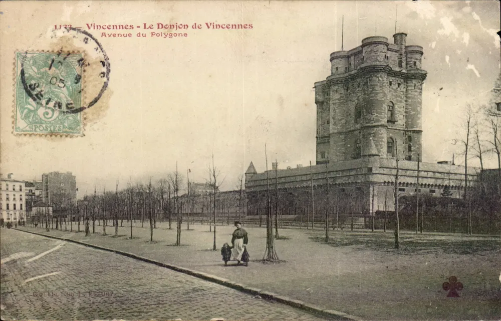 Vincennes - O Donjon de Vincennes — Avenida do Polígono — editor G. Du Puy, n° 1733 - Frente