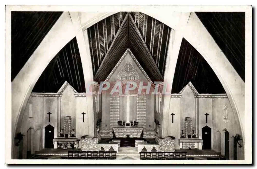 Innenansicht der Kapelle Saint-Jean-de-Cachan — Kirchenschiff und Hochaltar — Herr Vidal, Architekt - Vorderseite