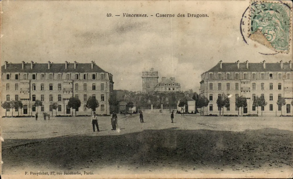 Vincennes — Caserne des Dragons — F. Ponidebat, 37 rue Faidherbe, Paris - Frente