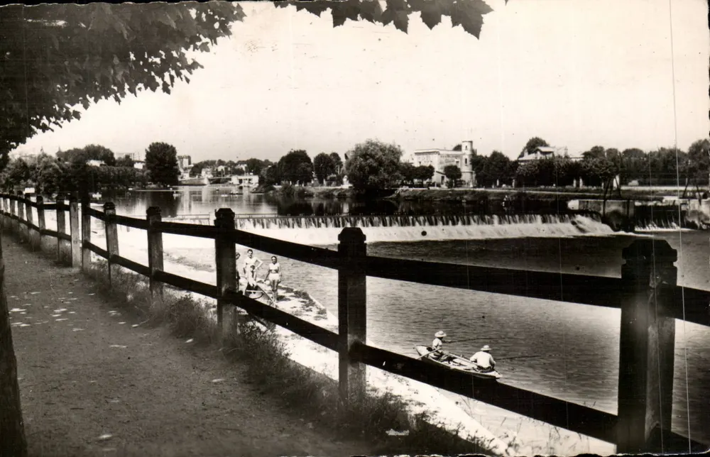 O Barragem — Vista sobre Joinville — SAINT-MAUR (Seine) — editor não visível - Frente