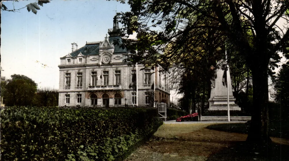 Le Perreux-sur-Marne — La mairie et le monument aux morts — Images de France, n° 94 - Recto