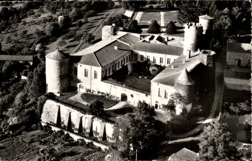 Castelo de Ravel — Environs de Lezoux (P. de D.) — Les Éditions de l'Économie, Bron (Rhône) - Frente