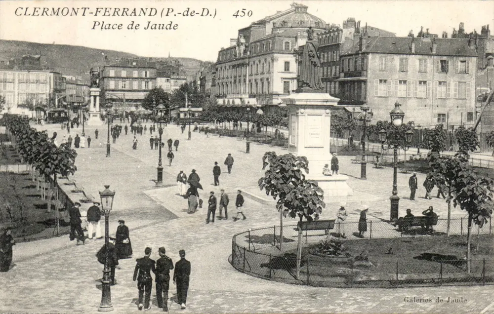 Clermont-Ferrand (P.-de-D.) — Place de Jaude — Galerios de Jaude - Frente