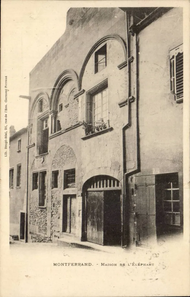 Montferrand - Casa do Elefante — Lib. Bourgée-Boëal, 21, rue de l'Écu, Charmont-Ferrand - Frente