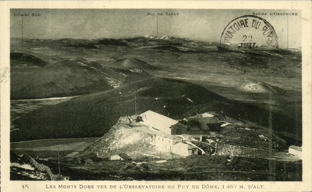 Les Monts Dore aus Sicht des Observatoriums von Puy de Dôme — 1467 m. Höhe — Banne d'Ordenche - Vorderseite
