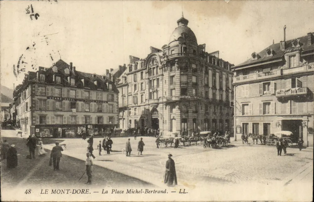 Le Mont-Dore — A Place Michel-Bertrand — LL. n°48 - Frente