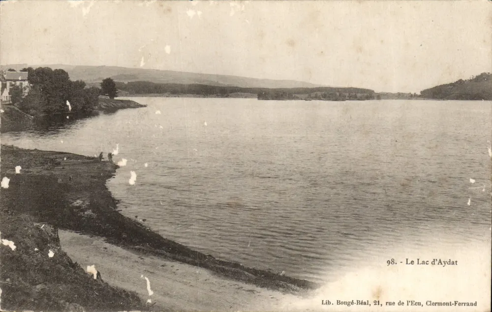 Il Lago di Aydât — vista panoramica — Lib. Bougé-Béal, 21 rue de l'Écu, Clermont-Ferrand - Recto