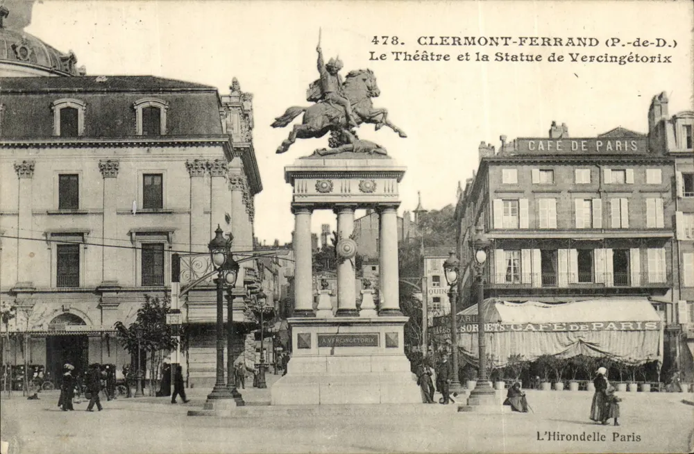Clermont-Ferrand (P.-de-D.) — Das Theater und die Statue von Vercingetorix — L'Hirondelle Paris, Nr. 478 - Vorderseite