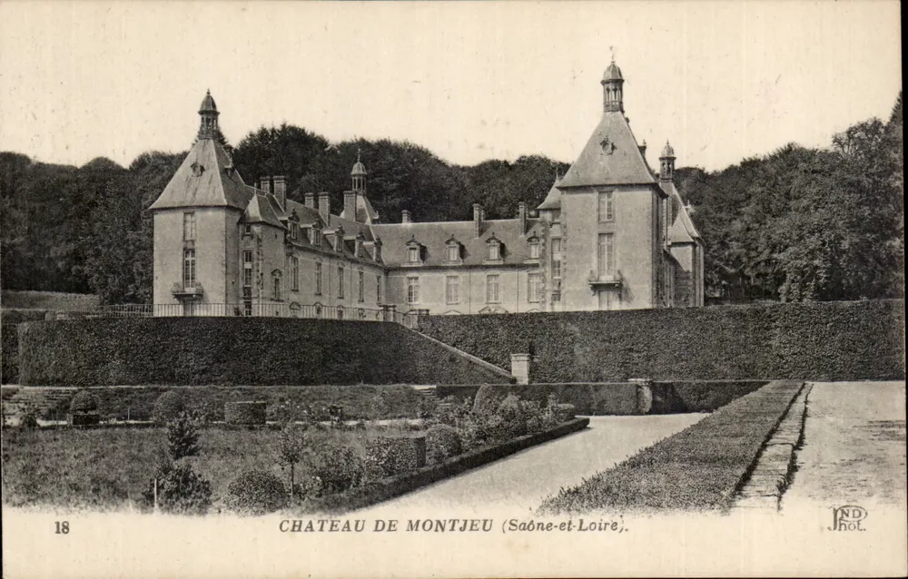 Castelo de Montjeu — Saône-et-Loire — ND Phot. - Frente