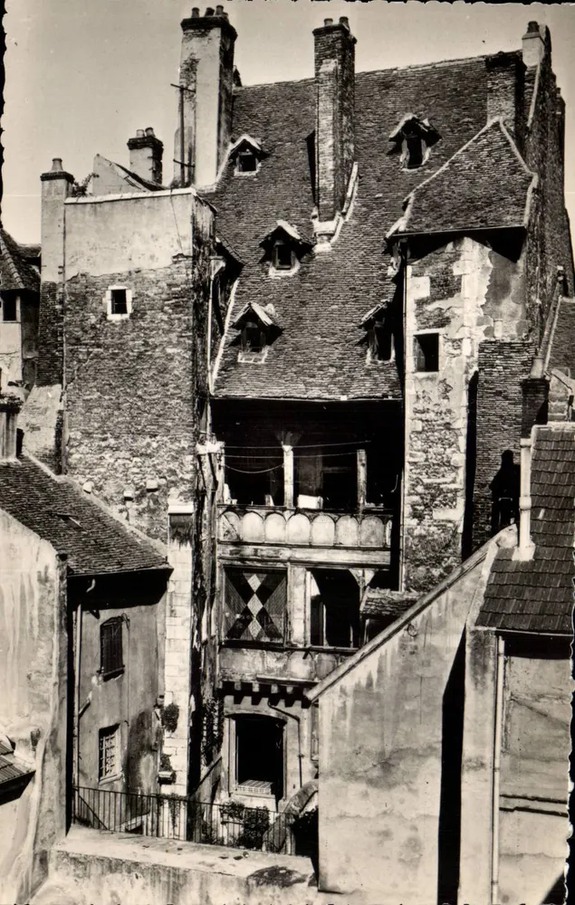 A Casa dos Três Silos — Chalon-sur-Saône — Imprimerie Roujou — n° 925 - Frente