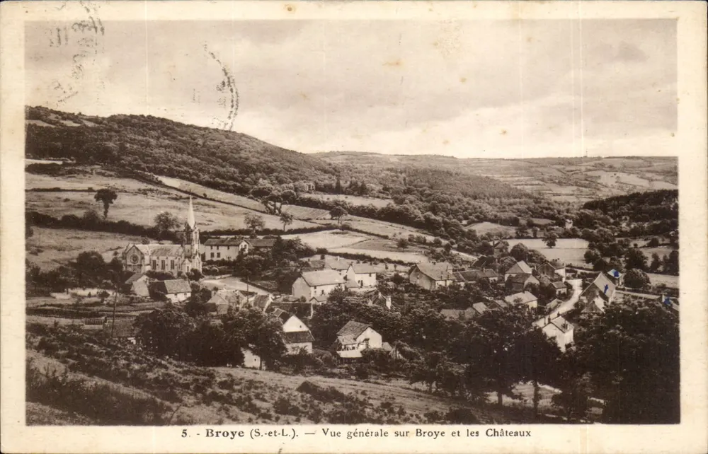 Broye (S.-et-L.) — Vista geral de Broye e os Castelos — n°5 - Frente