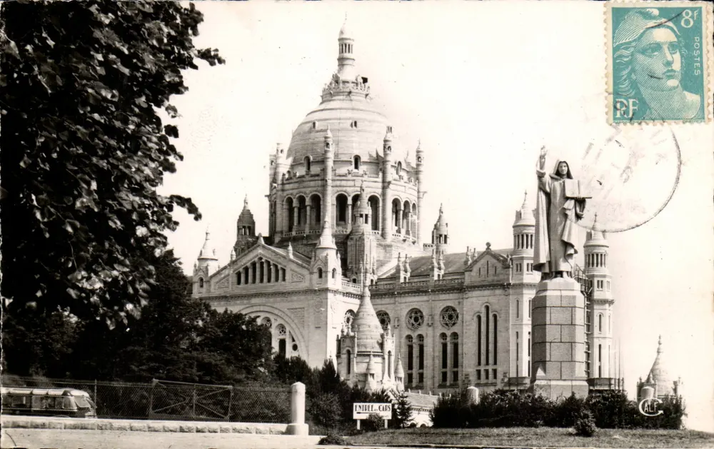 Basílica do Sagrado Coração de Montmartre — Estátua de Santa Térèsa — Edição GALEF, Paris - Frente