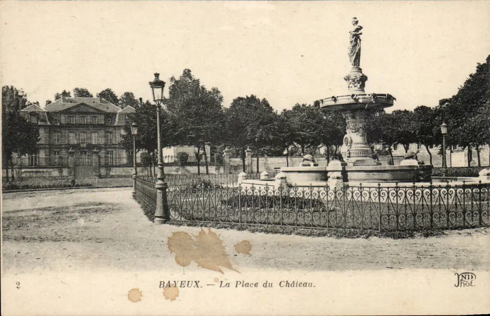 Bayeux — A Praça do Castelo — JND Fot. - Frente