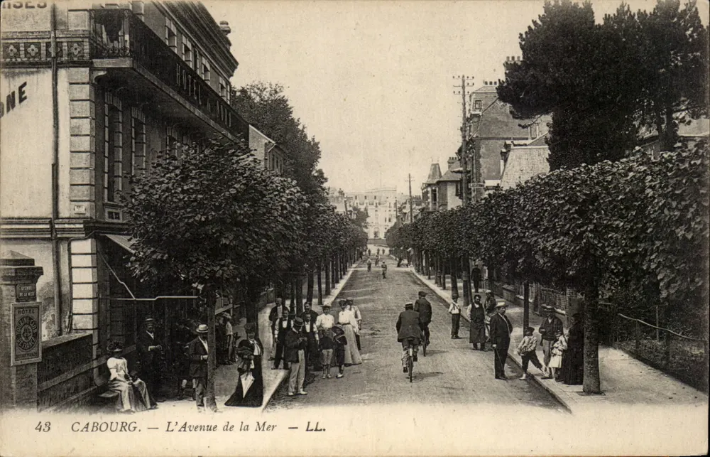 Cabourg — L'Avenue de la Mer — LL. - Voorkant