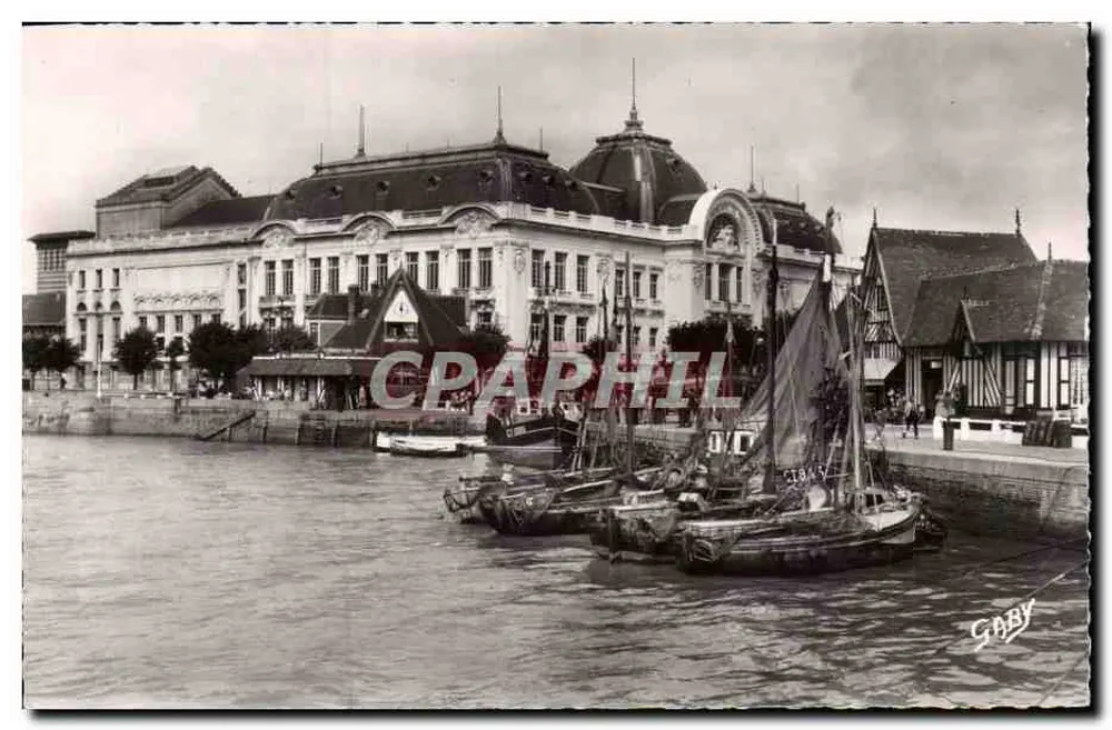 Trouville-Deauville — Ansicht des Casinos und der Fischerboote — Edition Gaby - Vorderseite