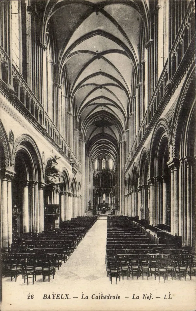 Bayeux — A Catedral — A Nave — L.L. - Frente