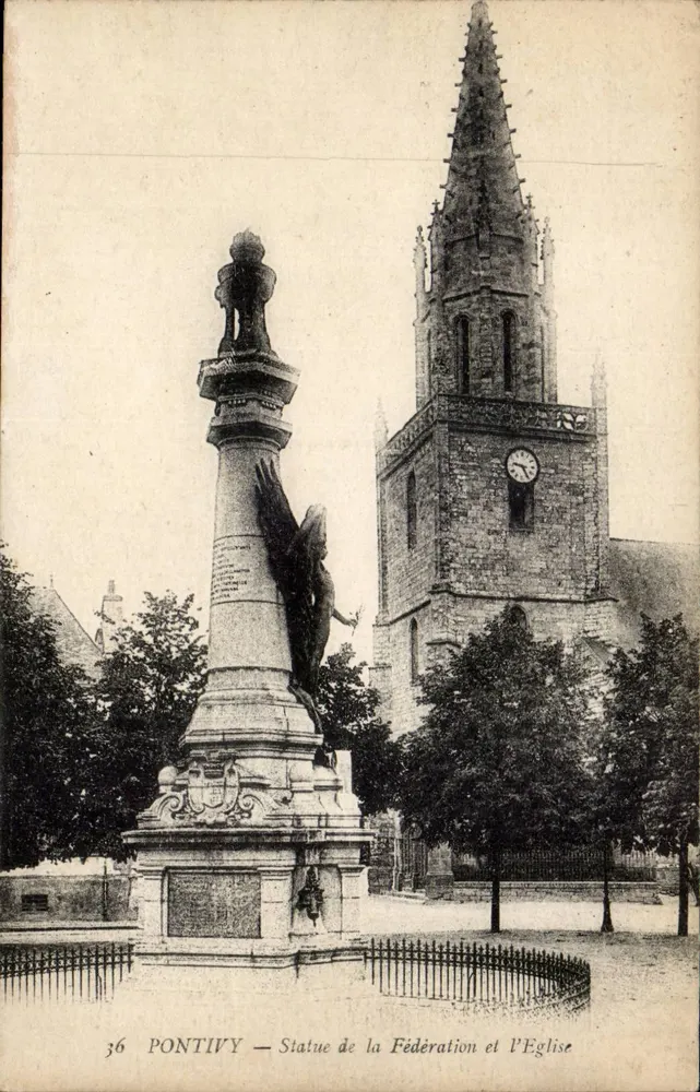 Pontivy — Statue der Föderation und die Kirche - Vorderseite