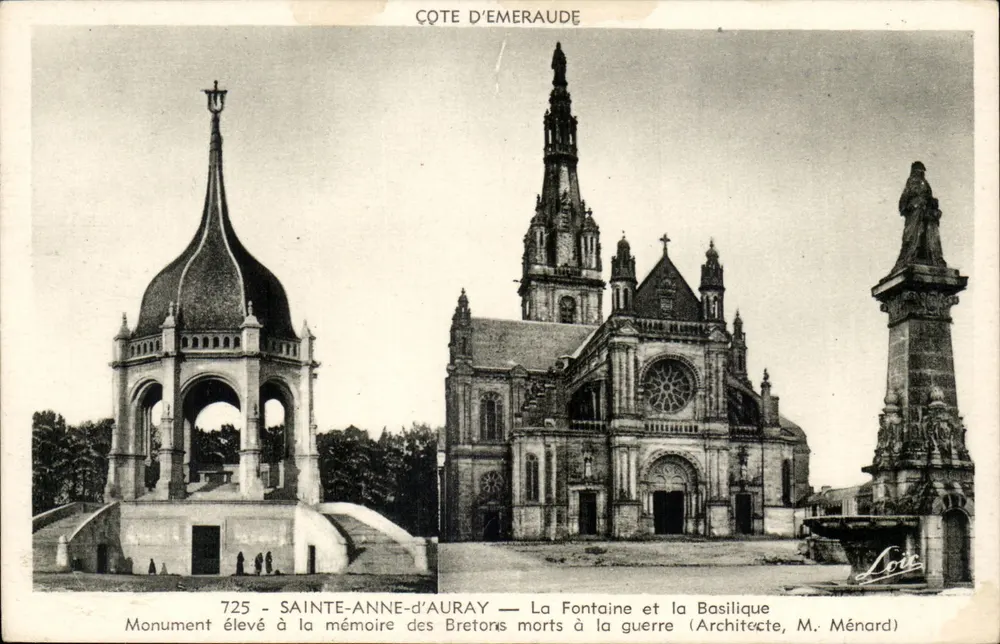 Sainte-Anne-d'Auray — Die Fontäne und die Basilika — Denkmal errichtet in Erinnerung an die Bretonen, die im Krieg starben (Architekt, M. Ménard) - Vorderseite