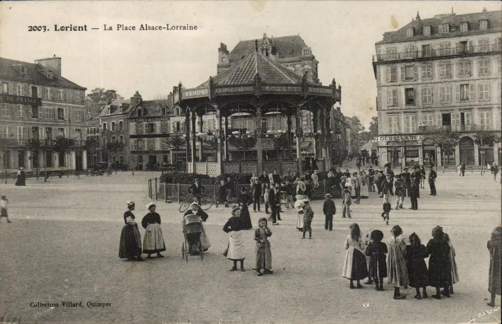 Lorient — La Place Alsace-Lorraine — éditeur Villard, Quimper, n° 2003 - Voorkant