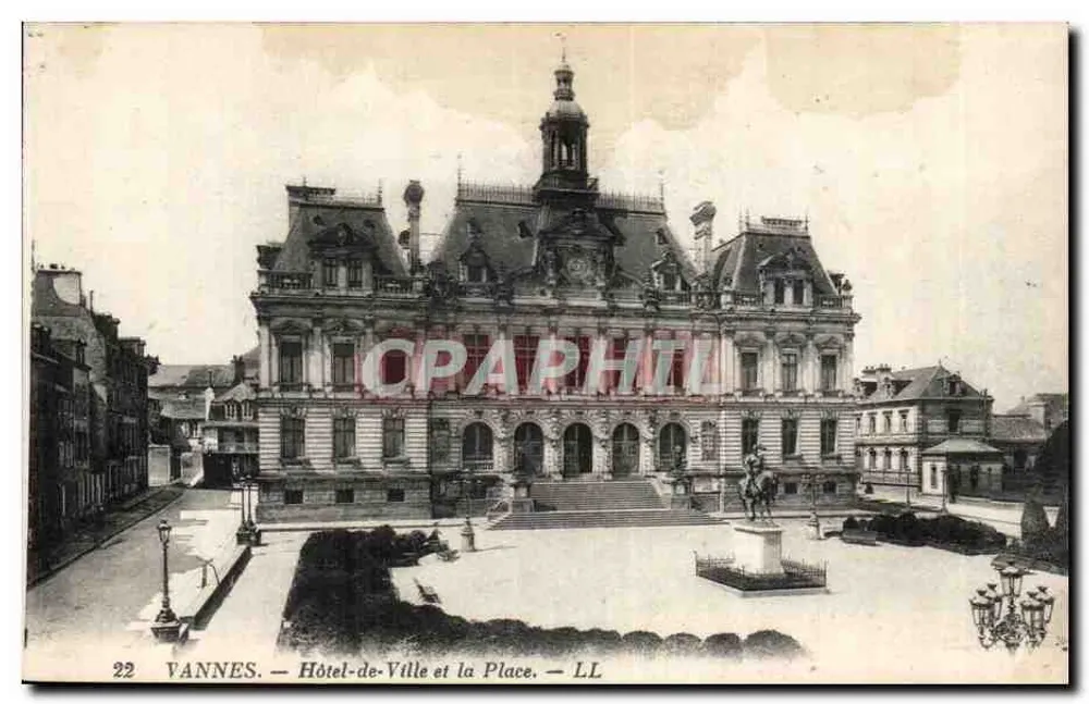 VANNES — Rathaus und die Place — LL - Vorderseite