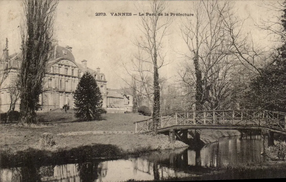 VANNES — O Parque da Prefeitura — Quimper - Frente