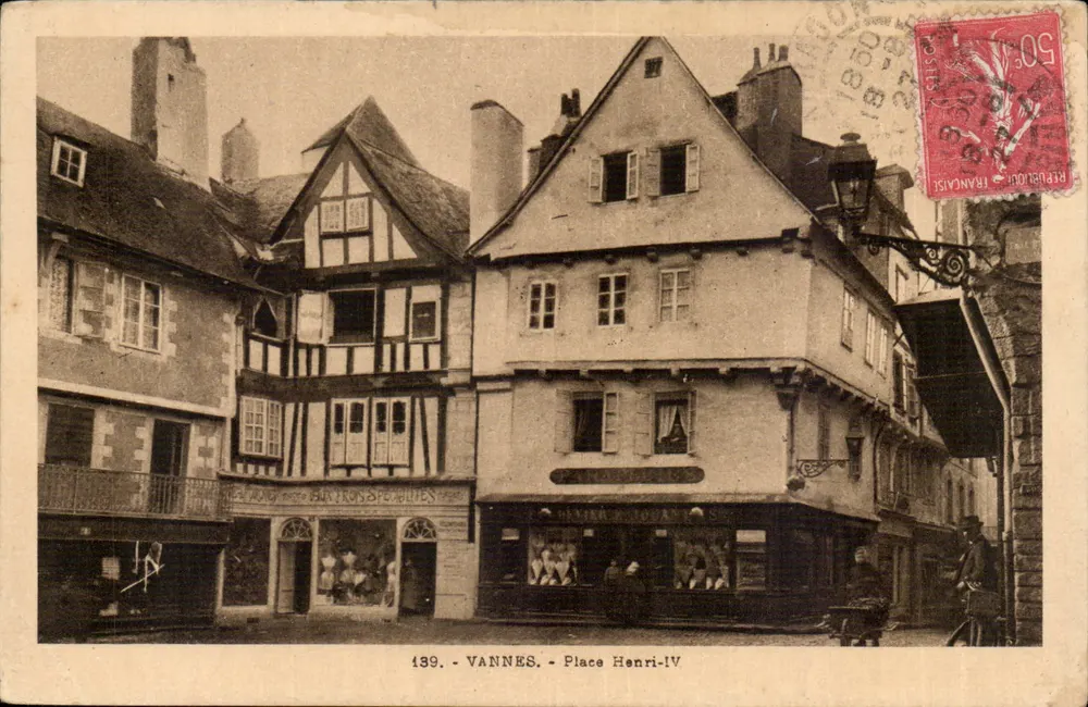 VANNES - Place Henri-IV — editor desconhecido, n° de série 199 - Frente