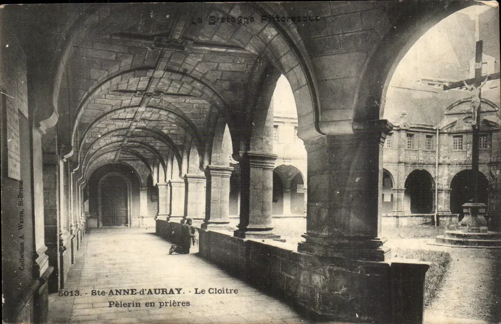 Ste-Anne-d'Auray — O Claustro — Coleção A. Warron, n° 5013 - Frente