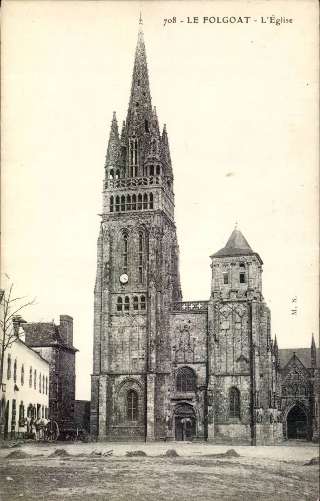 Le Folgoat - Katedra — widok katedry z jej gotyckim dzwonnikiem — M. S. wydawca, nr 708 - Awers