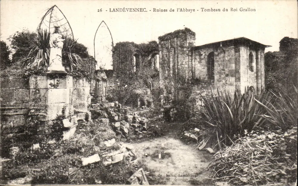 Landévennec — Ruinen der Abtei — Grabmal des Königs Grallon — R. de Halns, Landévennec - Vorderseite