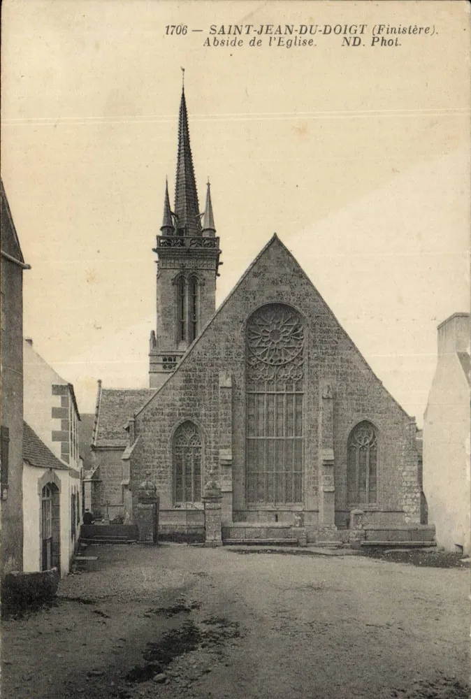 Saint-Jean-du-Doigt (Finistère) — Abside da Igreja — ND. Fot. - Frente
