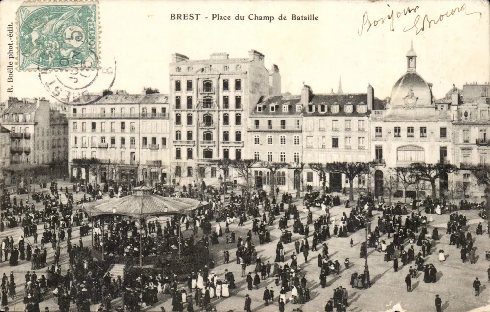 BREST - Praça do Campo de Batalha — vista animada com quiosque central — R. Boëlle fot.-édit. - Frente