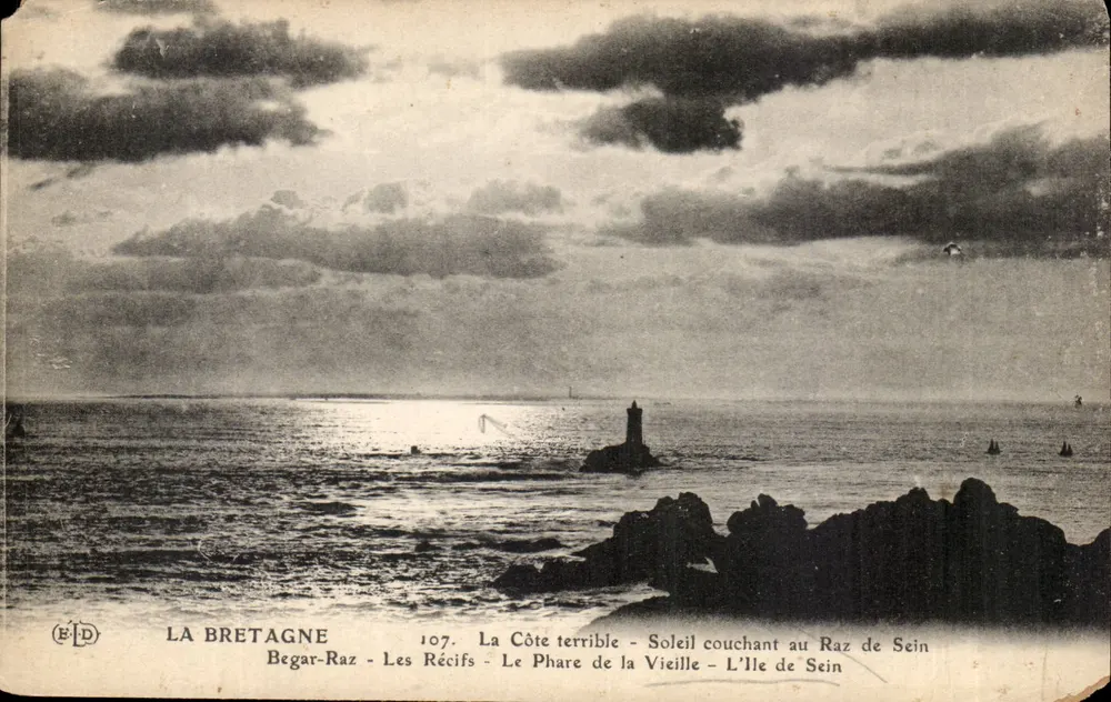 Die schreckliche Küste - Sonnenuntergang am Raz de Sein — Bretagne, Verlag E.D., Nr. 107 - Vorderseite