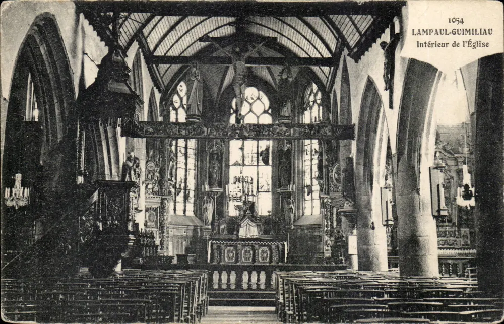 Lampaul-Guimiliau — Innenansicht der Kirche — n°1054 - Vorderseite