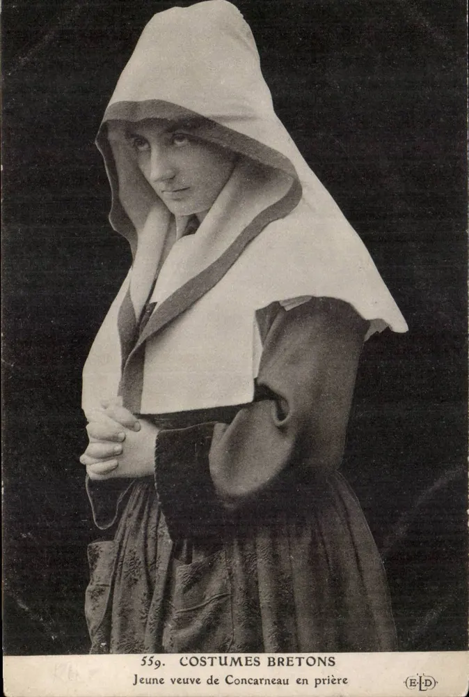 Junge Witwe aus Concarneau in Gebet — BRETONISCHE TRADITIONSKLEIDUNG — E.D. n°559 - Vorderseite