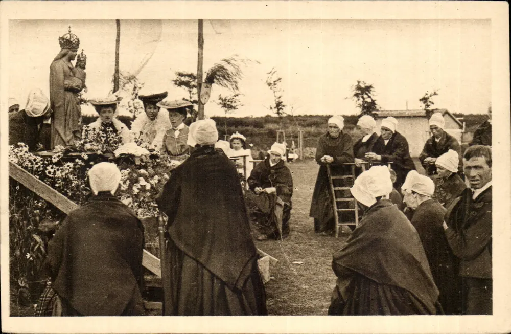 Peregrinos diante da estátua milagrosa — AR FOLGOAT — Coleção Vihari, Quimper - Frente