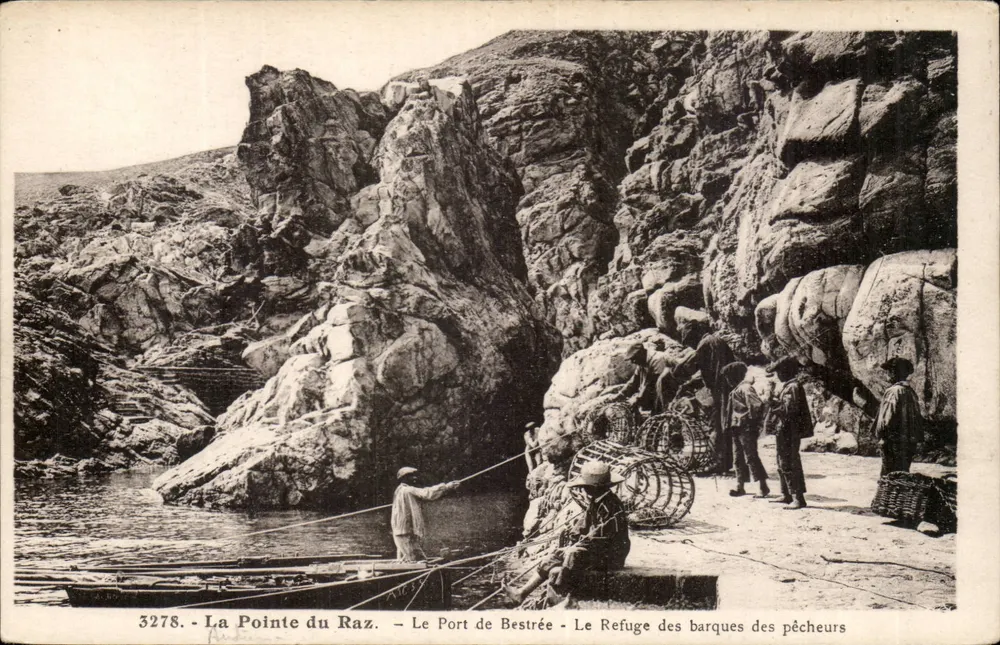 La Pointe du Raz - Le Port de Bestrière - Le Refuge des barques des pêcheurs — Collection Villard, n° 3278 - Vorderseite